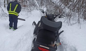 Evakuisane osobe koje su bile zavijane u mjestu Studenom