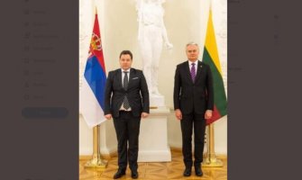 Dugme srpskog ambasadora u Poljskoj glavna zvijezda prilikom predaje akreditiva predsedniku Litvanije