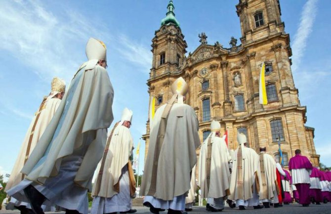 Šiler o zlostavljanju maloljetnika: Crkve nisu država u državi, nemaju nikakva posebna prava i moraju se tretirati kao i svako drugi