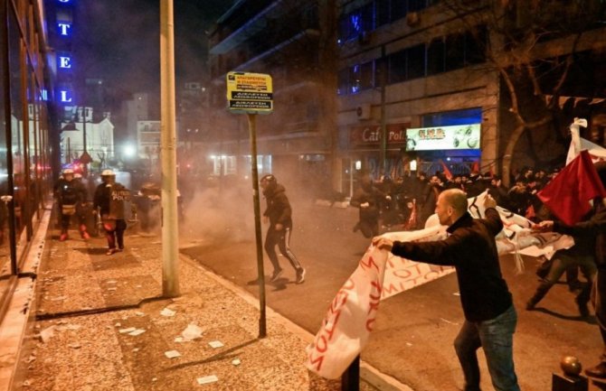 Sukobi policije i demonstranata izbili su u Atini zbog željezničke nesreće