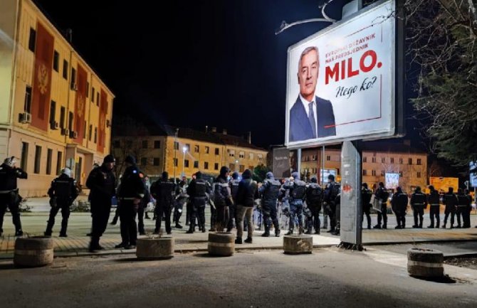 Nikšić: Grupa građana protestovala zbog Milatovićeve konvencije