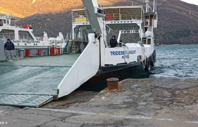 Od ponedjeljka noćni prevoz na liniji Kamenari-Lepetane, trajekt 