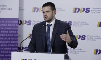 Nikolić: Današnja odluka o skidanju imuniteta poslanicima neustavna, SDT da se prema njoj na taj način i odnosi