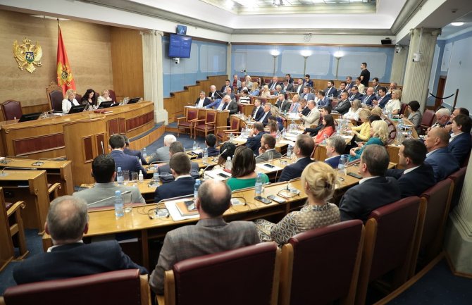 Skupština danas o izmjenama zakona i skidanju imuniteta poslanicima DPS-a i SD-a