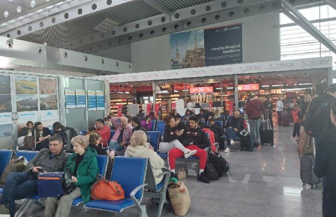 Let iz Podgorice za Beograd kasni zbog nevremena