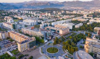 DF-u tri gradska preduzeća, Demokratama i URA po dva