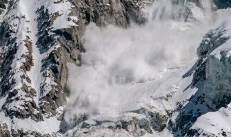 U lavini u francuskim Alpima stradale četiri osobe