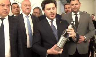 Abazović otvorio fabriku votke: Veliki dan za Crnu Goru