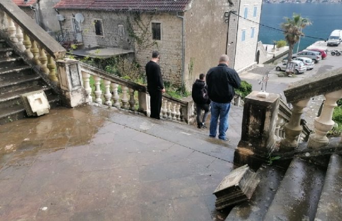 Prčanj: Oštećena skalinada ka Bogorodičinom hramu