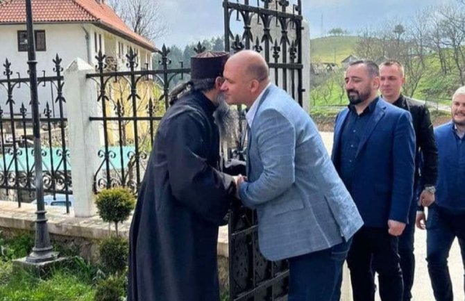 Vraneš položio zakletvu pa posjetio Manastir Svete Trojice