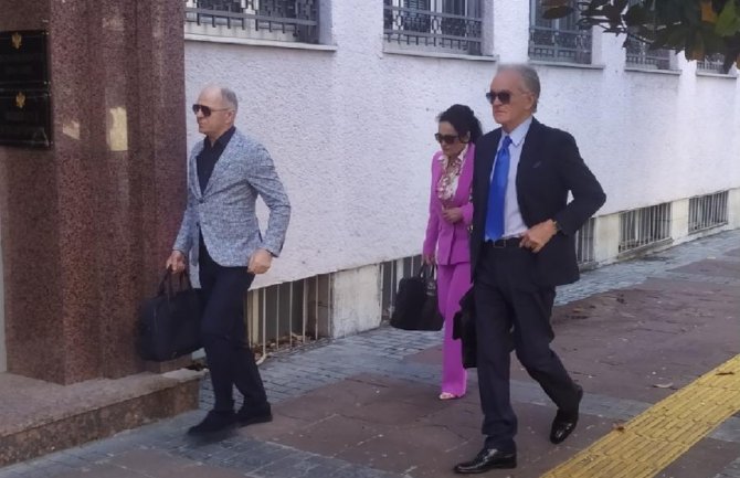 Medenici, Perunoviću i Mikoviću sude zajedno zbog šverca cigareta