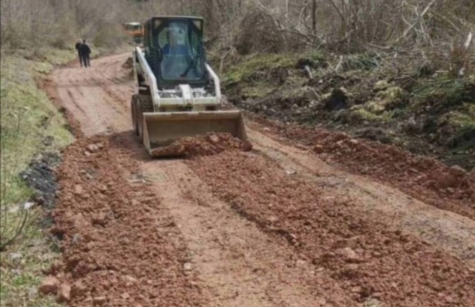 Završena sanacija više puteva u Kolašinu