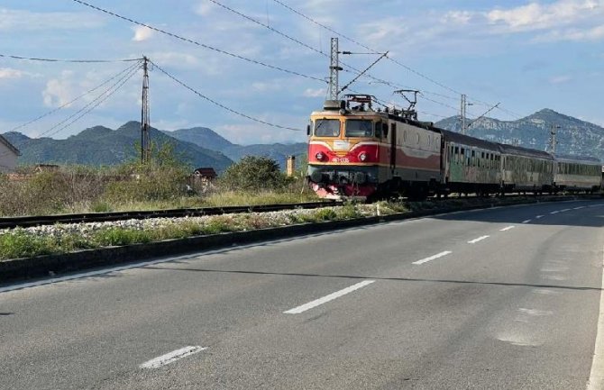 Zbog dojave o bombi stali i vozovi na relaciji Bar – Podgorica