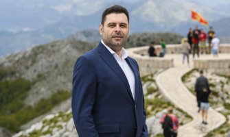 Vujović: Umjesto sporazumom o pristupanju EU, Abazović se hvali Temeljnim ugovorom