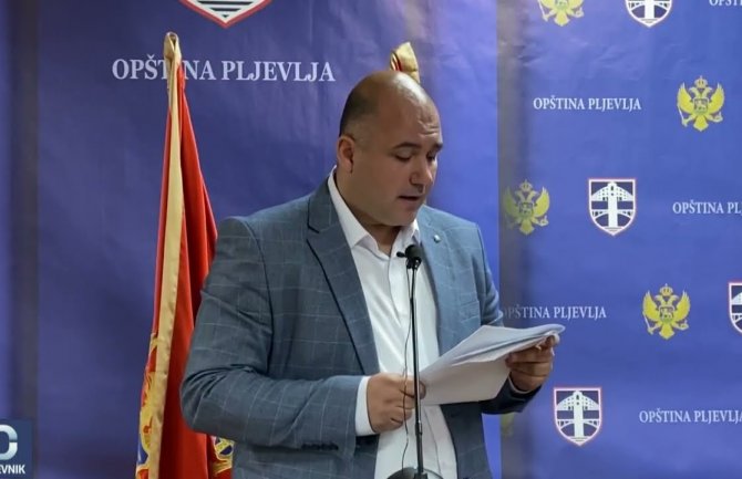 Vraneš: Na svim opštinskim zgradama da budu srpske trobojke, prekinuću praksu da se 21. maja Pljevlja pretvaraju u cirkusku predstavu