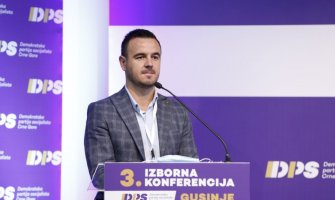 Damjanović: Apsolutna podrška slobodnim ljudima koji izražavaju protest zbog partijskog zapošljavanja u Gusinju, izborićemo se za naše mlade ljude