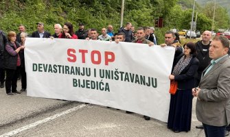 Mještani Bijedića opet blokirali magistralni put, traže raskid ugovora o izgradnji kamenoloma