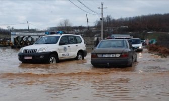 U poplavama u Peći stradali  majka i dijete