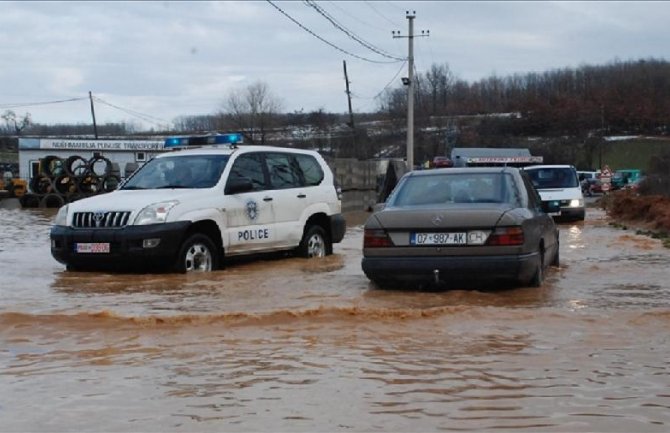 U poplavama u Peći stradali  majka i dijete