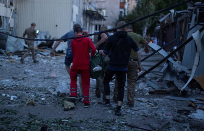 Novi bilans ruskog napada u Kramatorsku: Najmanje osam mrtvih, spasioci strahuju da ih može biti više