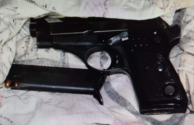 Krivične prijave protiv dvije osobe: Uhapšen jer je ukrao pištolj i novac, protiv vlasnika oružja podnijeta kivična prijava