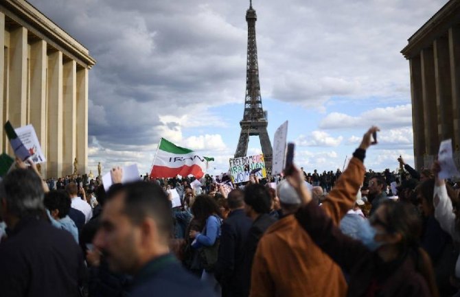 Protest iranske opozicije u Parizu, učestvuje i organizacija iz Albanije