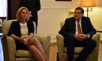 Dodik i Cvijanović: Republika Srpska neće poštovati Šmitove odluke