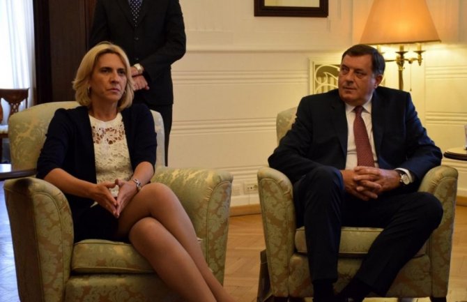 Dodik i Cvijanović: Republika Srpska neće poštovati Šmitove odluke