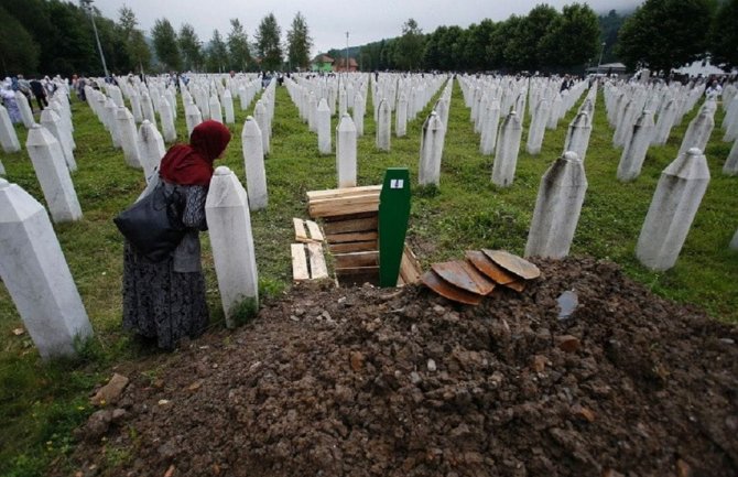 Bursać: Kad se u Srebrenici ‘srpski rod’ veseli genocidu