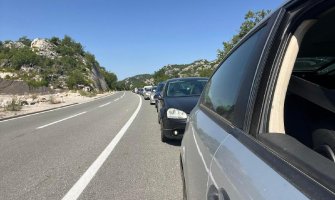 Saobraćajna nesreća na putu Cetinje - Podgorica, jedna osoba teže više njih lakše povrijeđeno