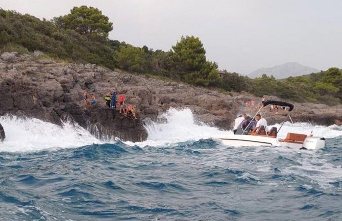 Jedna osoba se utopila, tri povrijeđene u incidentu u zalivu Trašte, tijelo izvađeno i u blizini Perazića dola