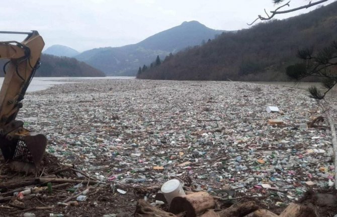 Za prikupljanje plutajućeg otpada u Limu neophodne dozvole