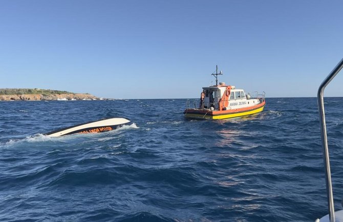 Incident na moru na obali Luštice: Gliser potonuo, spašeno devet ljudi