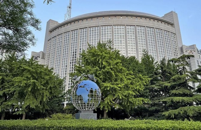 Kina poziva SAD da poštuju njena pomorska prava