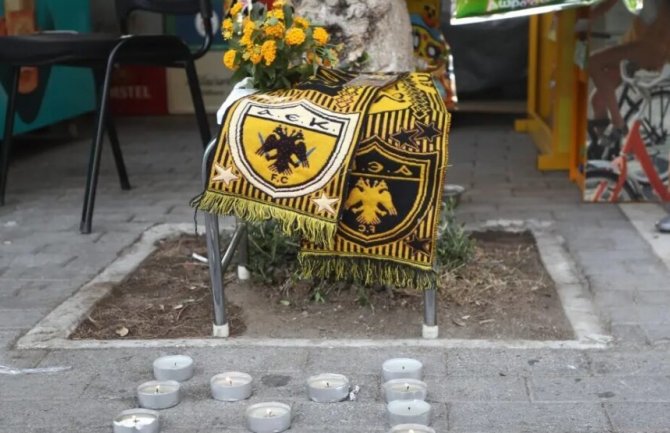 Majka ubijenog navijača AEK-a doživjela srčani udar kad je čula tragičnu vijest