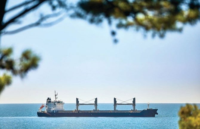 Više od 111 hiljada gostiju u Baru, turisti se žale na buku i loše plaže