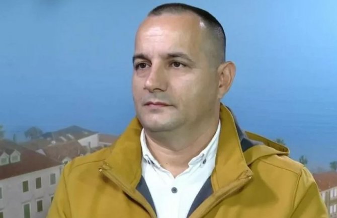 Rmandić: Adžić nesposoban da obavlja dužnost ministra, njegovo ponašanje je bezbjednosno opasno i uvodi društvo u anarhiju