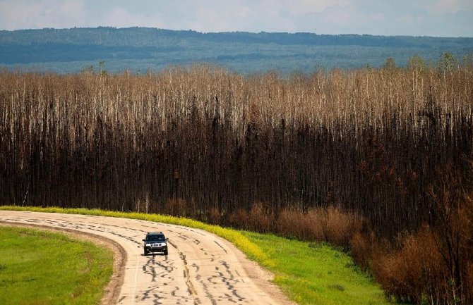 U toku evakuacija zbog brzog širenja šumskih požara na sjeveru Kanade