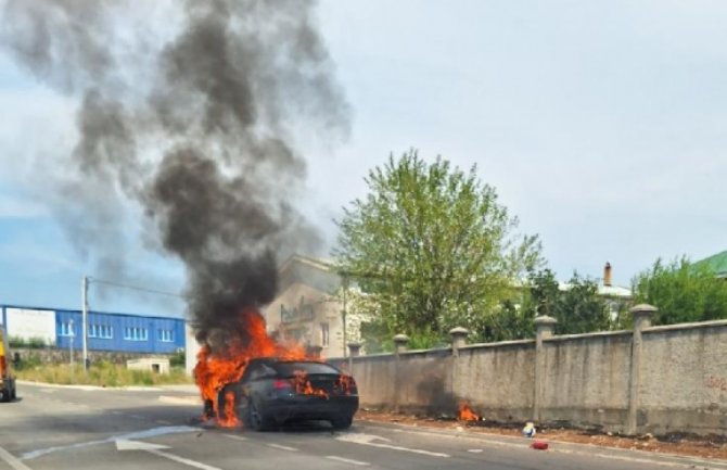 Uprava policije: Na putu Podgorica - Danilovgrad izgorio automobil