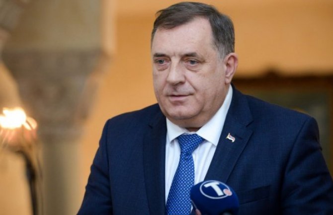 Dodik se hvali da će od sada strance zvati “Rudonjama” i pokazivati im srednji prst