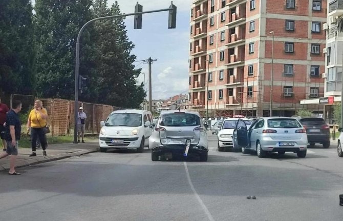 Više vozila učestvovalo u saobraćajnoj nezgodi u Zagoriču