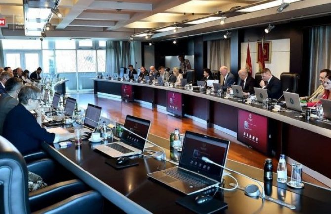 Abazović uvodi rubriku čitanje štampe, Šćekić krivi medije za sliku o zdravstvu