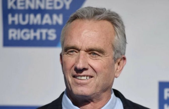 Naoružani muškarac uhapšen u blizini Kenedija u Los Anđelesu