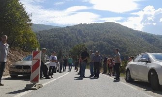 Mještani Zatona na sat blokirali saobraćajnicu