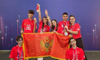 Mladi crnogorski robotičari osvojili treće mjesto na Olimpijadi u Singapuru