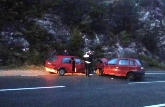 Udes na putu Podgorica-Cetinje: Povrijeđeno pet osoba