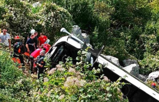 Istraga o padu autobusa u provaliju: Još čekaju nalaz vještaka