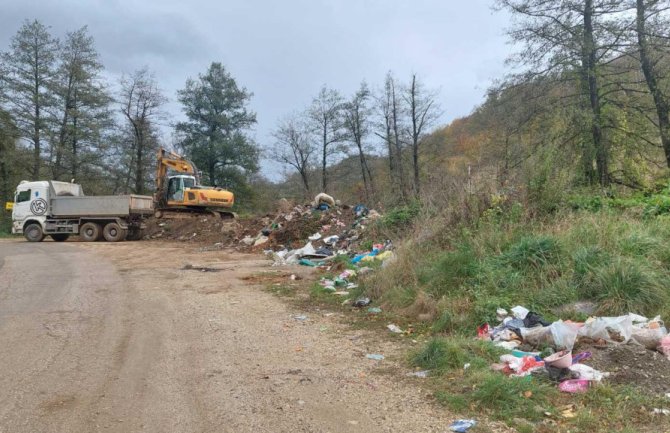 Realizovana ekološka akcija na područjU MZ Rasovo: Uklonjena deponija pored puta na ulazu u Boljaninu