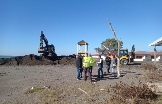 Počela gradnja pješčane dine na Adi