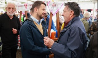 Milatović sa porodicom u Donjem Zagaraču, degustirao sokove